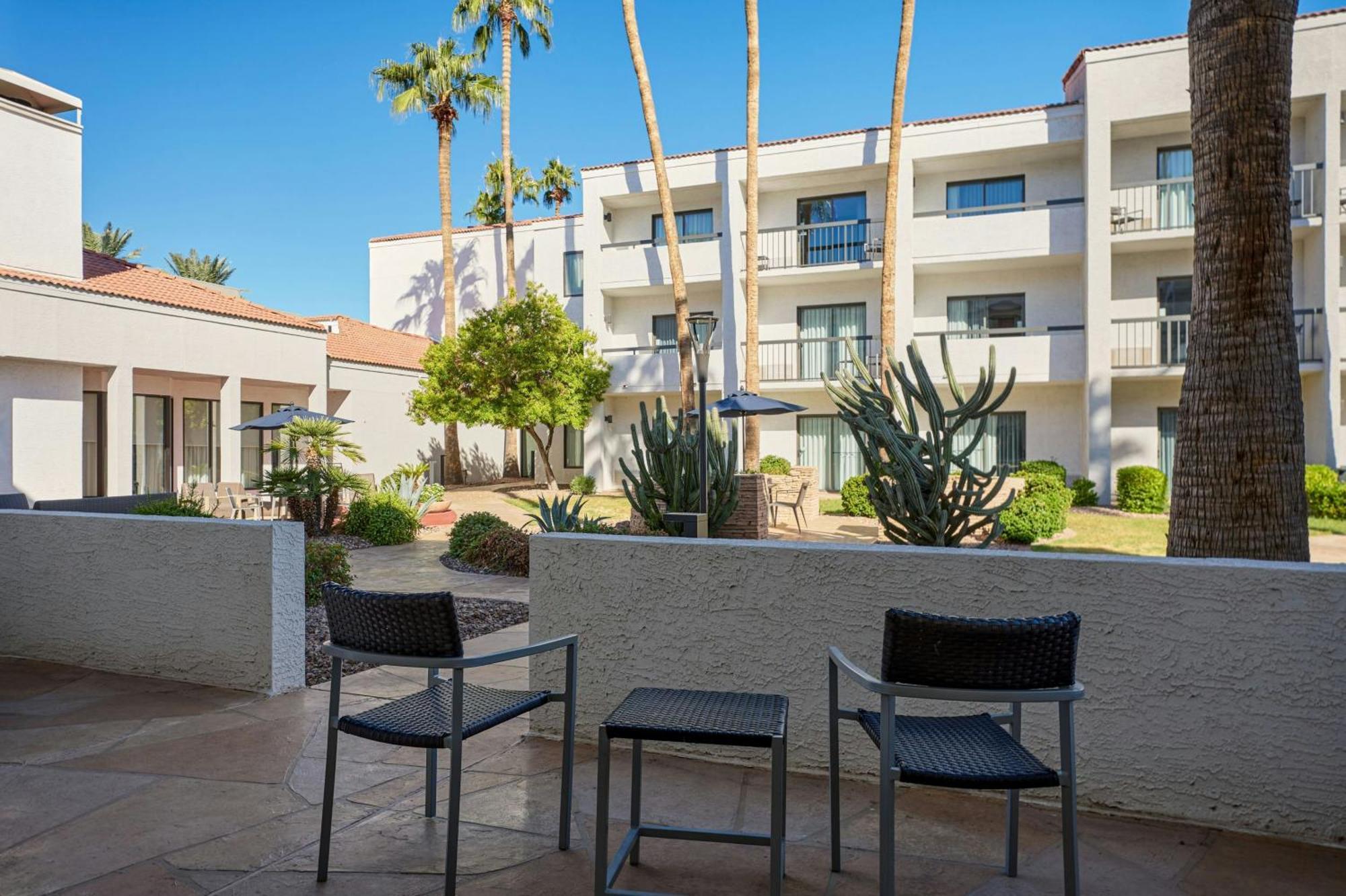 Courtyard By Marriott Phoenix North Exterior foto
